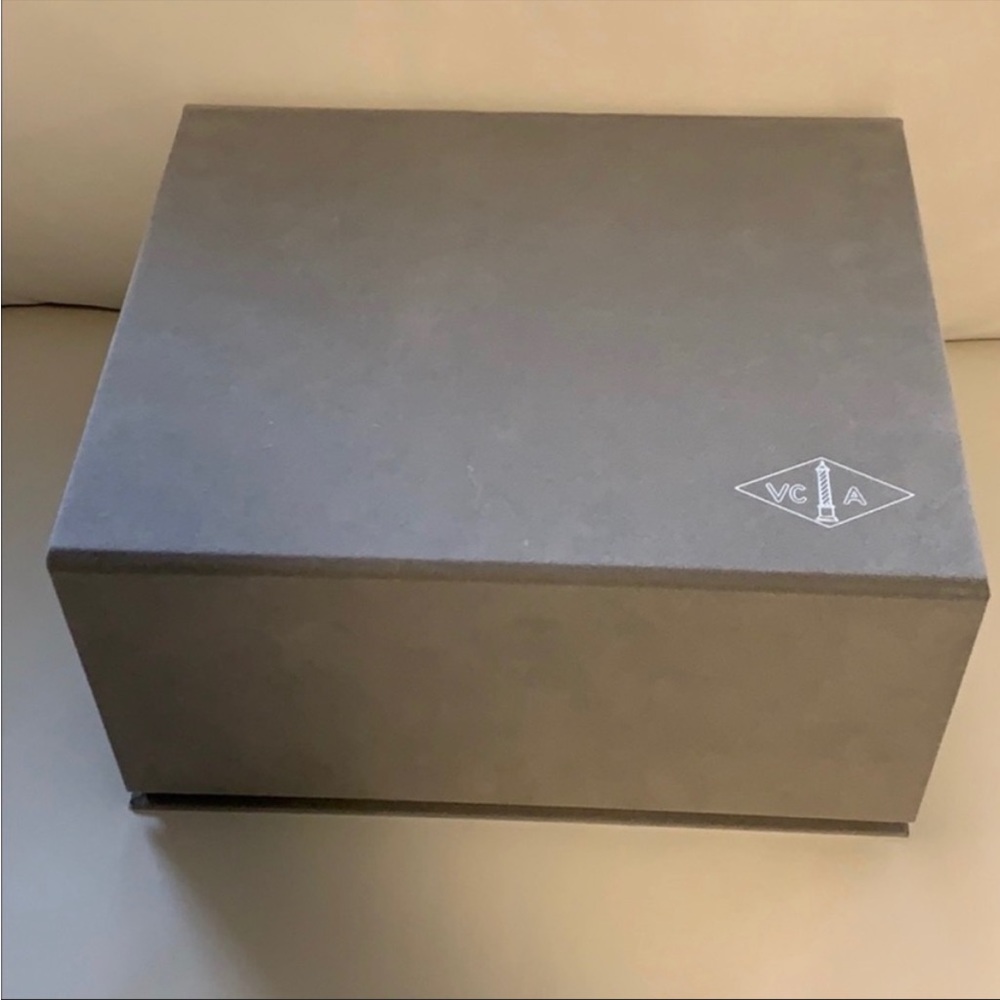 Van Cleese and Arpels Gift box